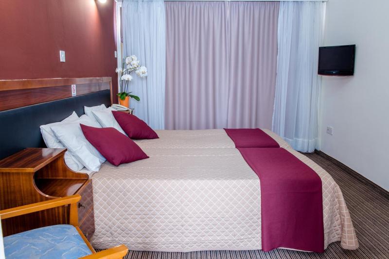 King'S Hotel Paphos Rum bild